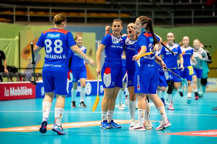 MS vo florbale žien: Slovensko - Dánsko 6:3. Zahráme si štvrťfinále!